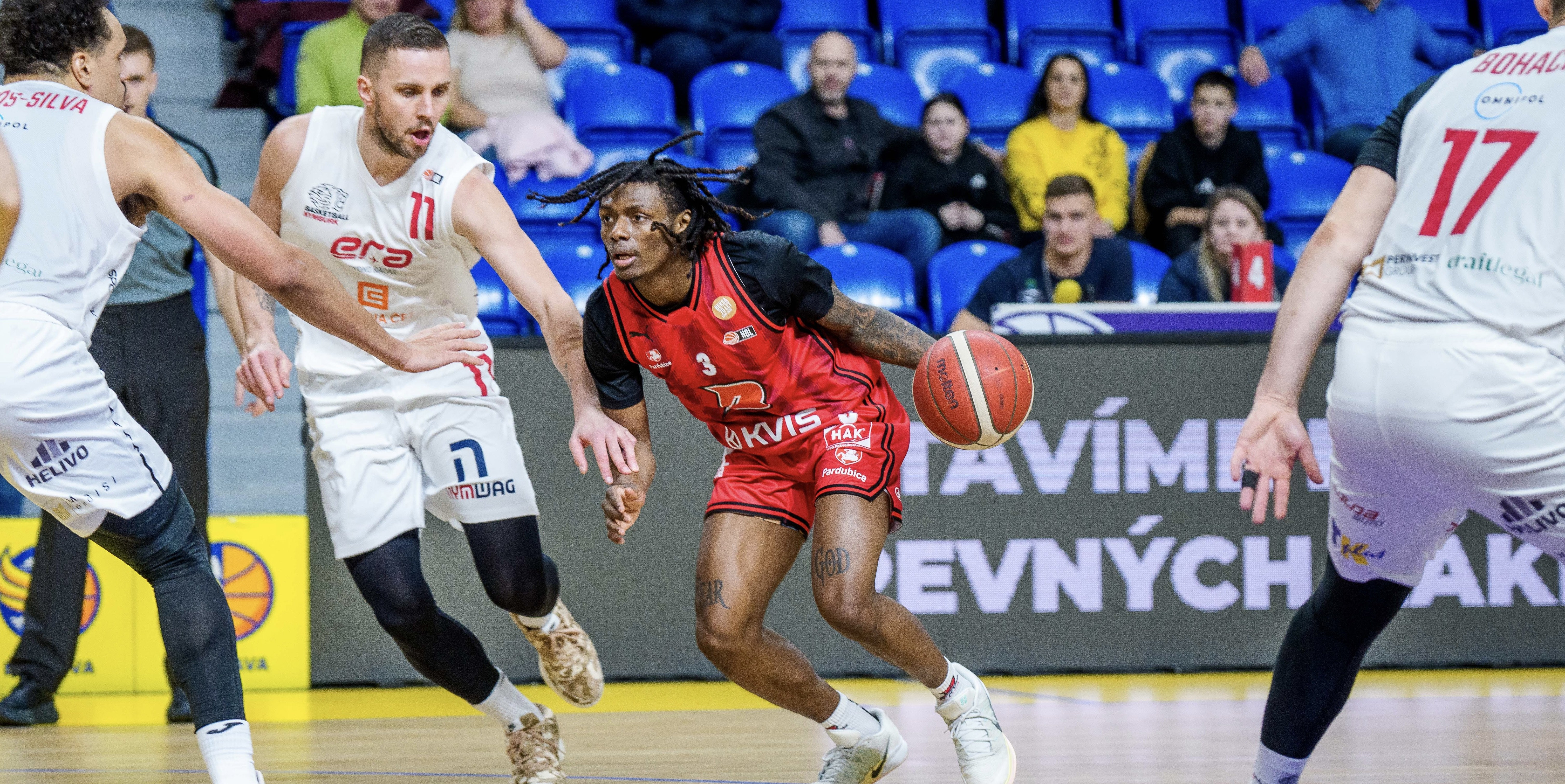 V poháru bereme stříbro