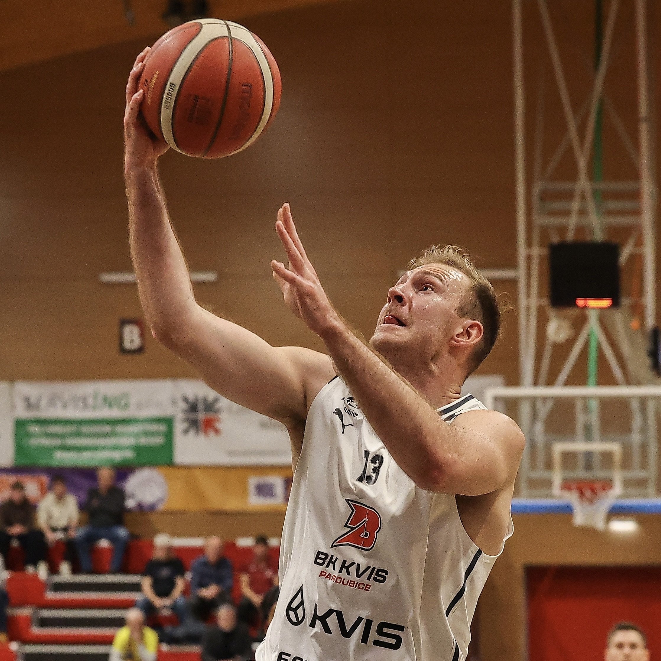 Kontrakt v Bekse prodloužil i Ryan Moffatt