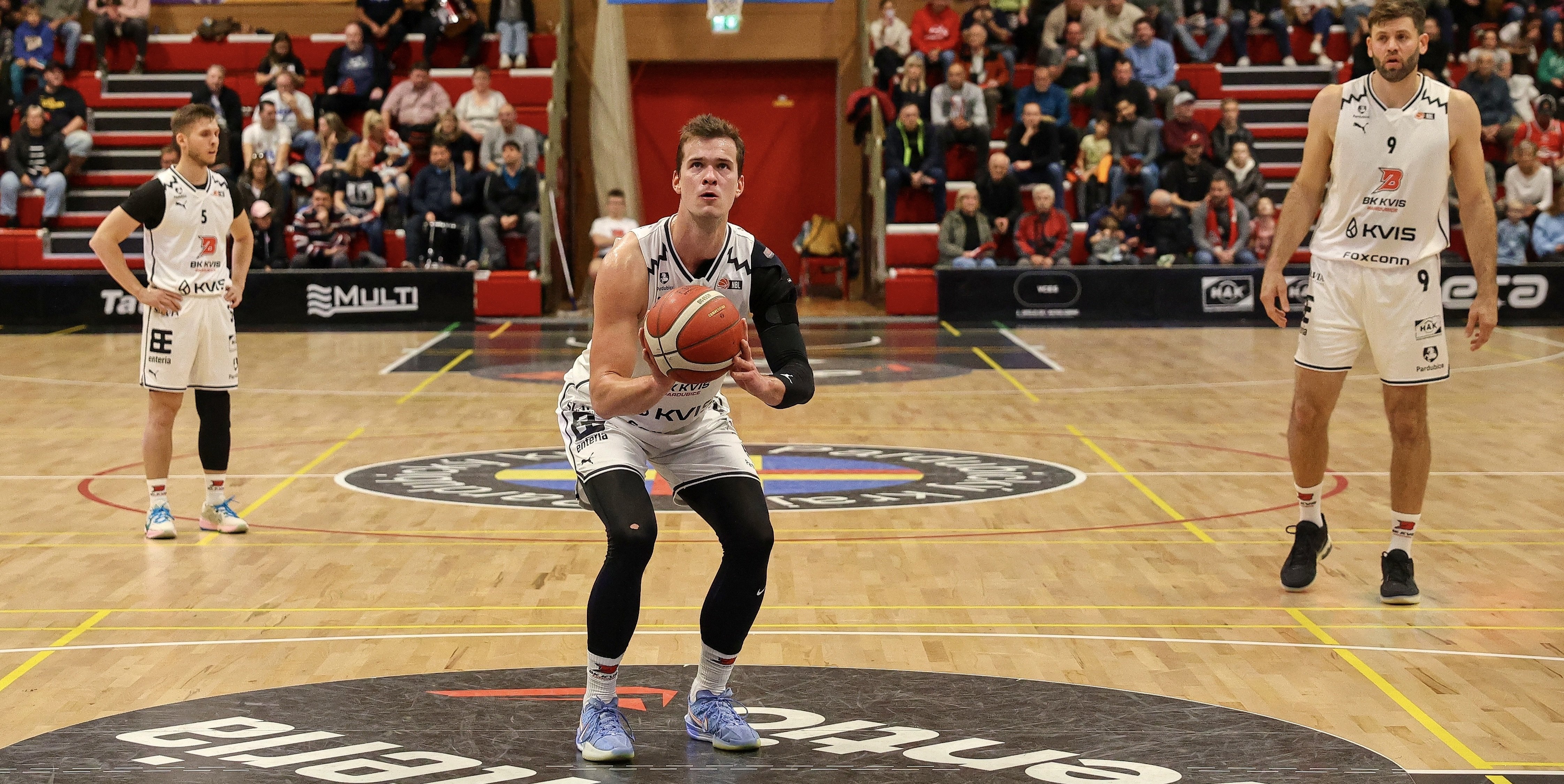 Derby! Kouč vzývá týmovost