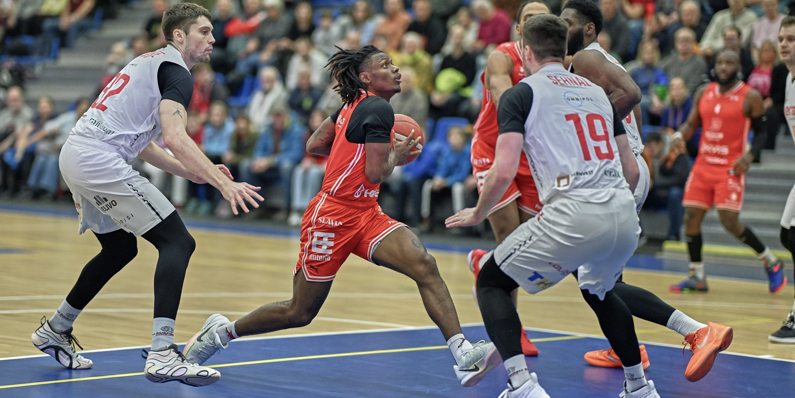 Lídr skolen. Se stovkou